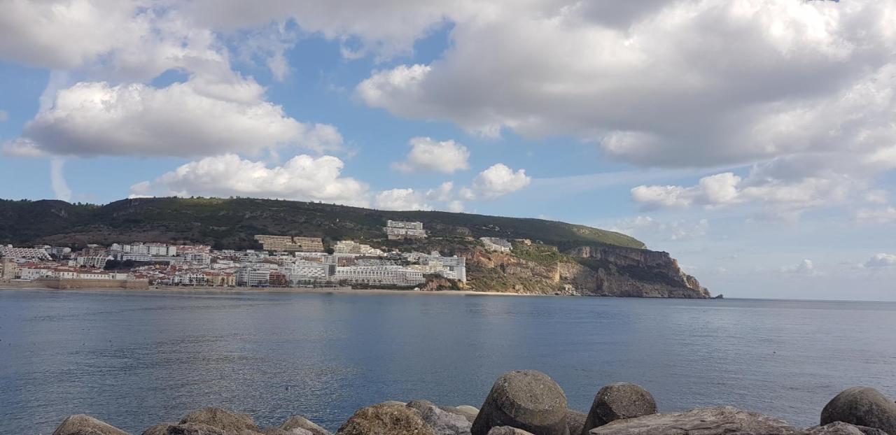 Sesimbra Sun&Sea - Beachfront Apartment! Exterior photo